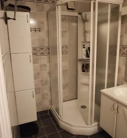 Apartment Sleeps 8 - 3 Bedrooms
