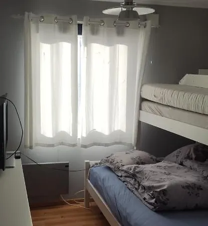 Apartment Sleeps 8 - 3 Bedrooms