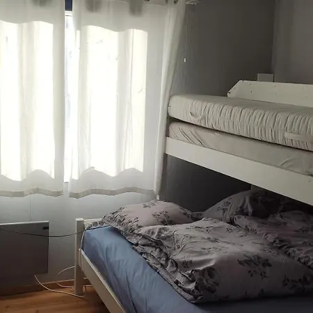 Sleeps 8 - 3 Bedrooms *